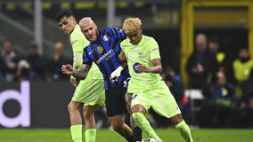 CBA俱乐部杯，山东男篮半场55-50领先青岛男篮，山东队半场打出12人轮换