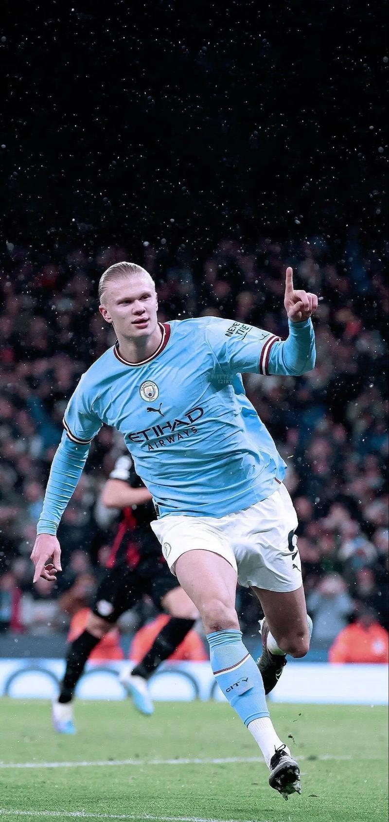 前锋训练中展现惊人速度，状态迅速回升