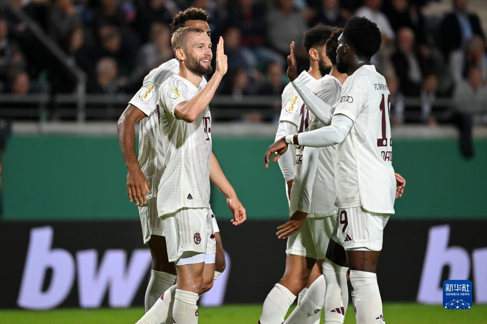 曼城封闭热身赛1-0击败普雷斯顿，里科-刘易斯打入制胜球