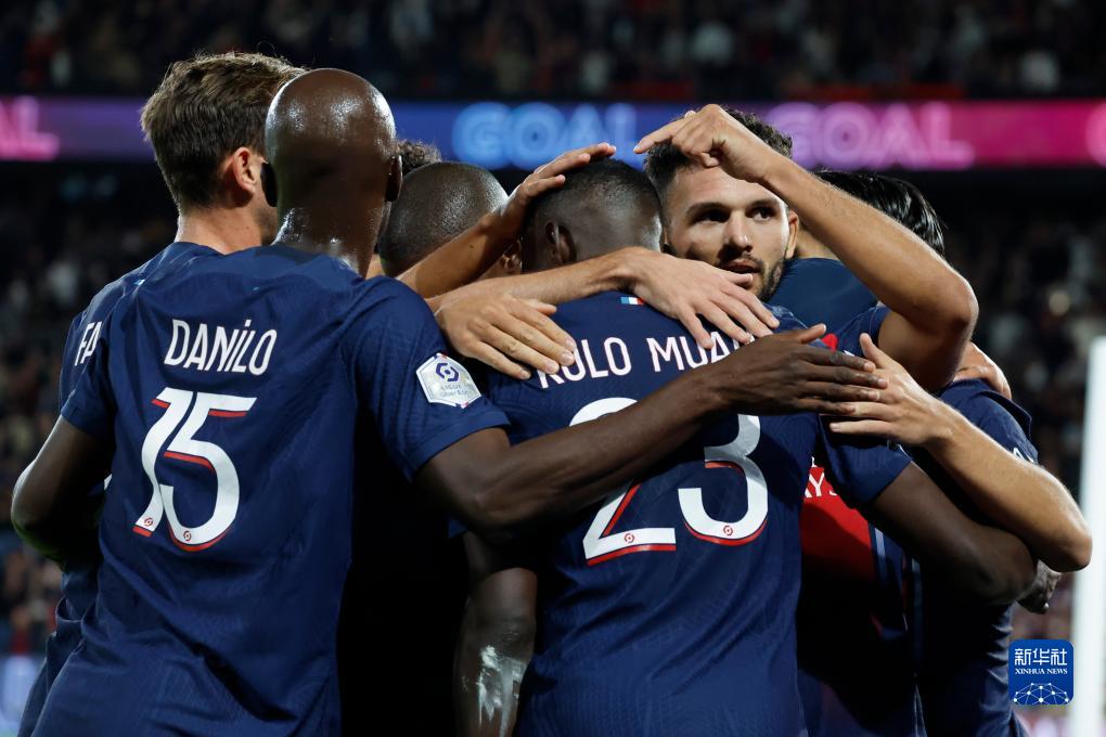 曼联7000万签沃顿有一前提，阿莫林自信可实现！卡里克钦点其接班