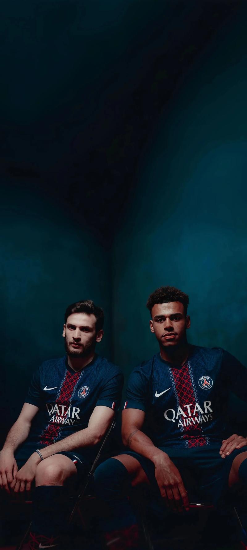 德媒：拜仁不会把16岁中卫基亚拉放走，他很快会签下一份长约（德媒：拜仁拒放16岁中卫基亚拉，续长约在即）