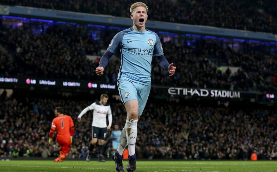 萨拉赫无缘利物浦欧冠名单，斯洛特称俱乐部必须作出回应；此前萨拉赫因未首发炮轰球队（萨拉赫落选利物浦欧冠名单，斯洛特称俱乐部须作出回应；其此前因未获首发曾公开抨击球队）